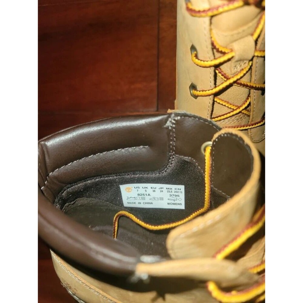 Timberlands NEW Size 7 - Picture 6 of 6